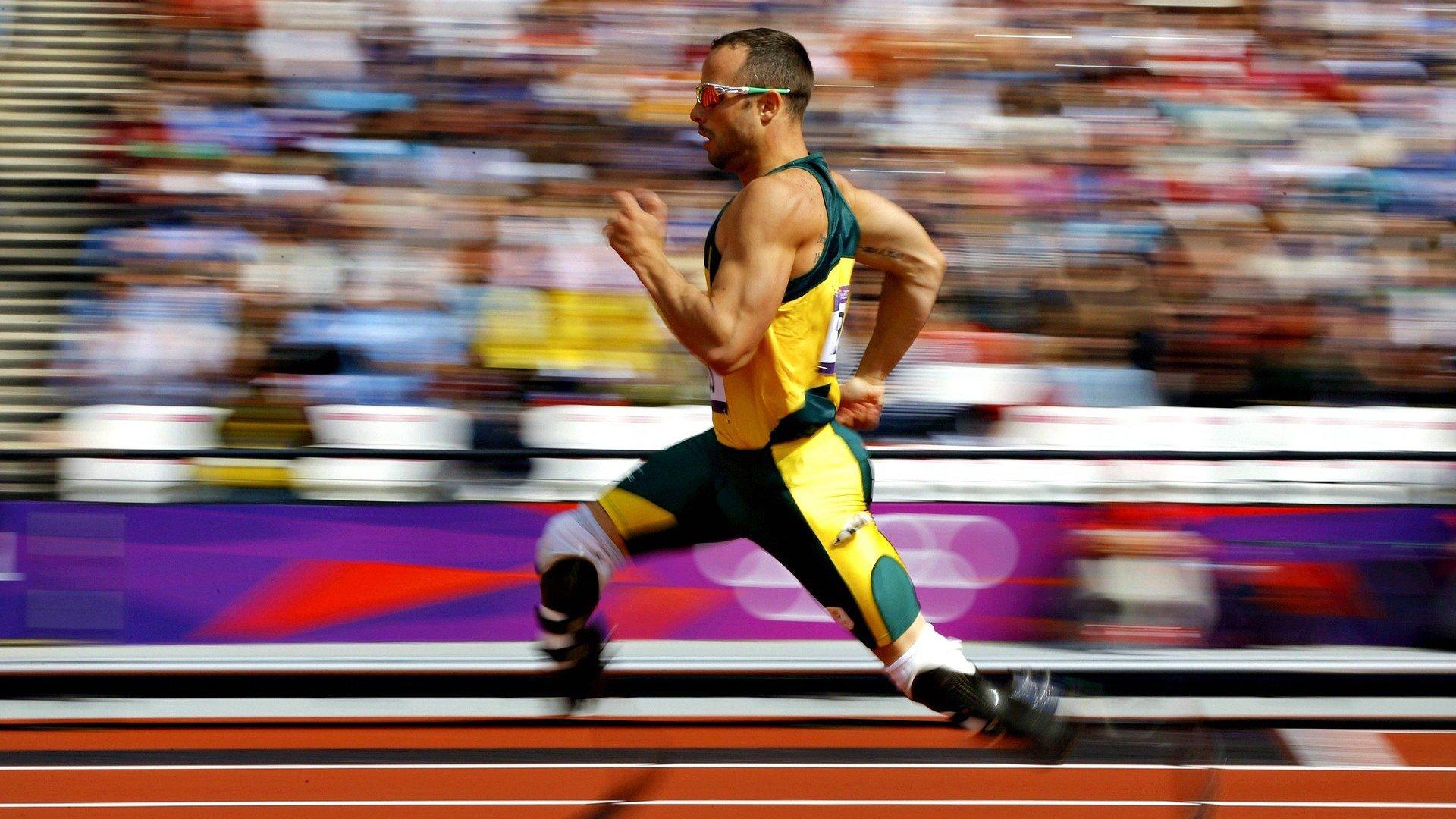 梅西第八次捧起金球奖 阿根廷巨星再创足坛历史